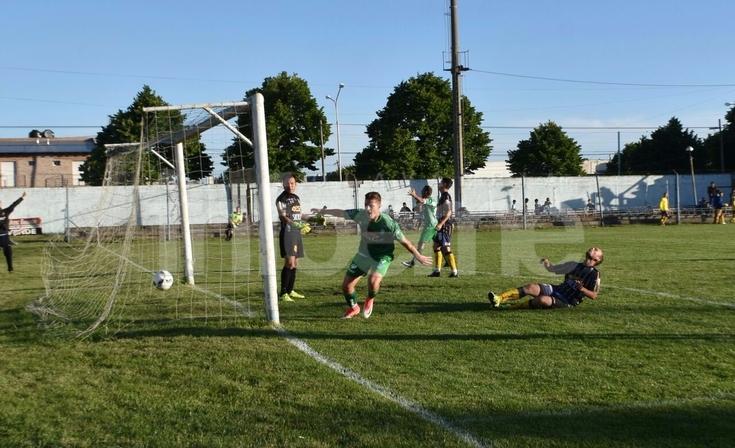 Un gol sobre el final le sirvió a Ferro para extender la racha