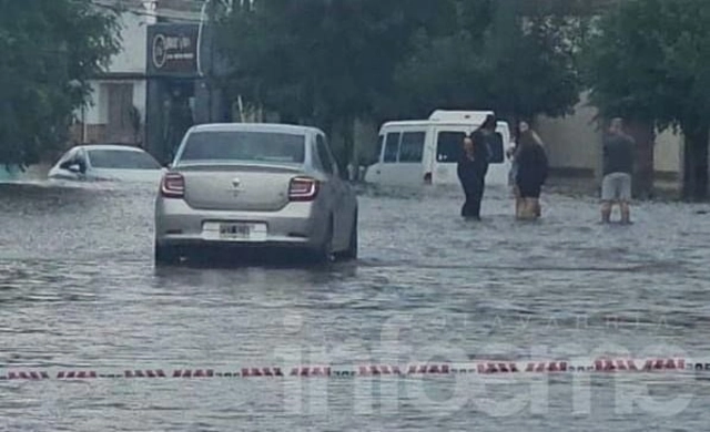 Hinojo bajo el agua: dramáticas imágenes de las consecuencias del temporal de este lunes