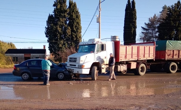 Un Auto Chocó De Frente Contra Un Camión Infoeme 7471