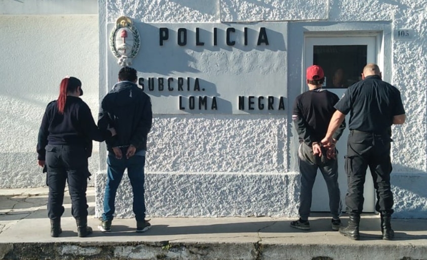 Dos Hinchas De Racing Fueron Aprehendidos Antes Del Partido Vs Loma ...