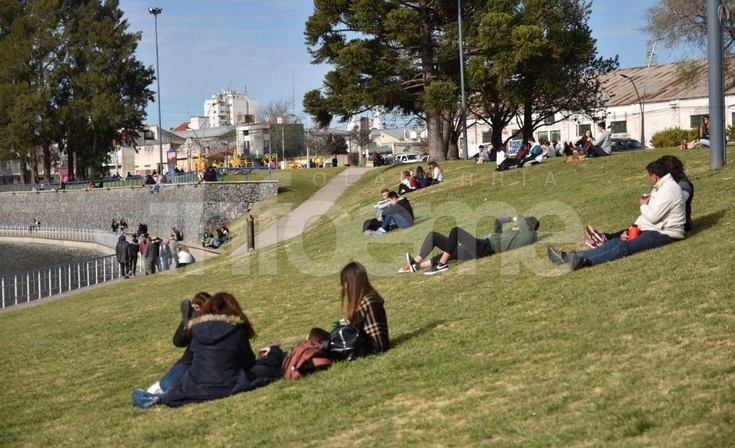 Jóvenes coparon el Parque del Bicentenario