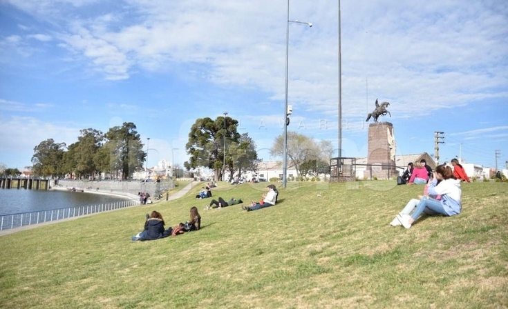 Jóvenes coparon el Parque del Bicentenario