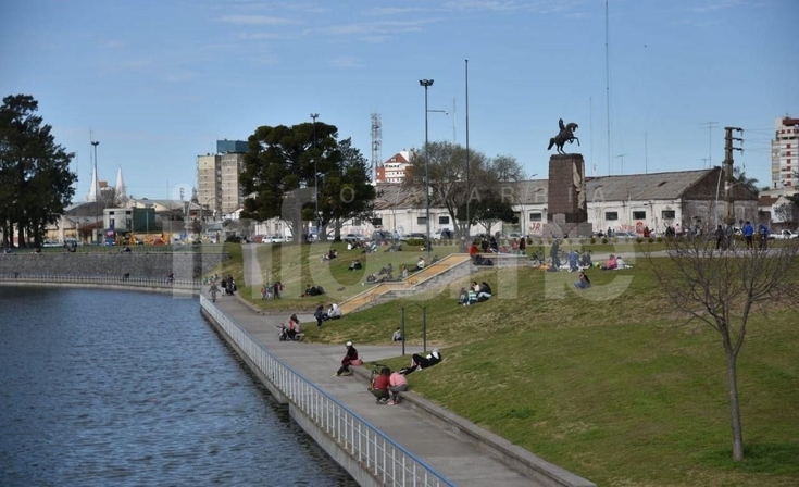 Jóvenes coparon el Parque del Bicentenario