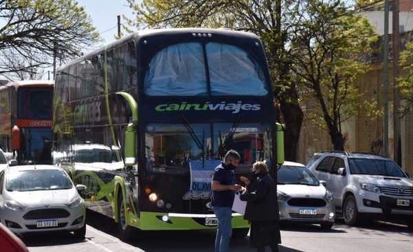 Otra masiva caravana del sector turístico: ahora suman su descontento por el impuesto del 35%
