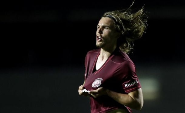 Golazo de De la Vega y heroica de Lanús en el Morumbí